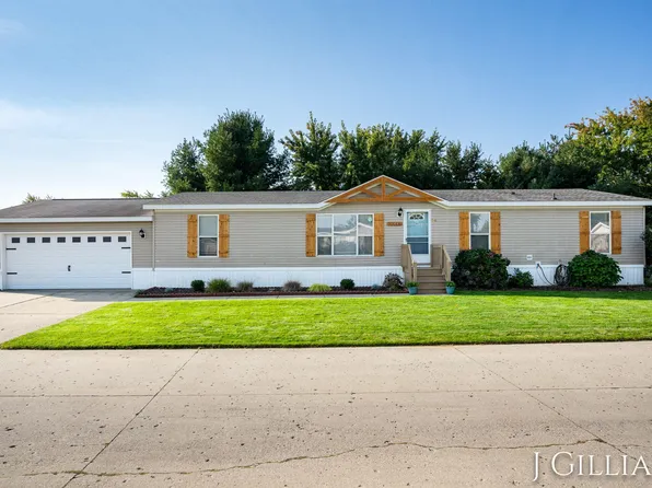 14448 Devon Dr, West Olive, MI 49460