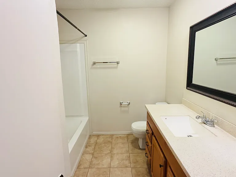 221 Meadow Ct #C — Photo 12