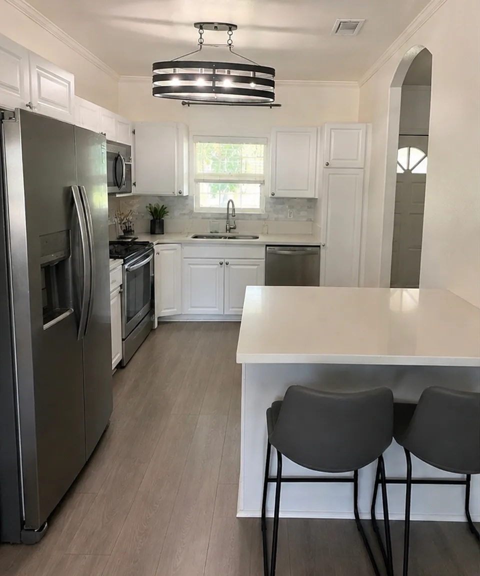 3 bed, 2.5 bath, 1130 sqft, $4,100 — Photo 2