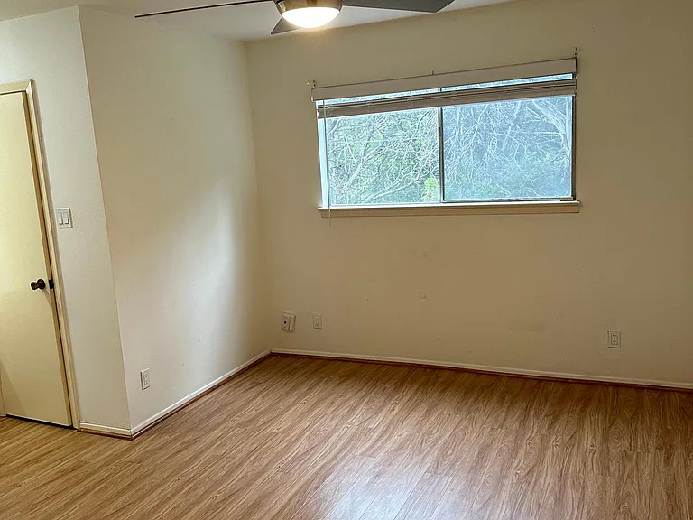 701 The High Rd #A — Photo 22