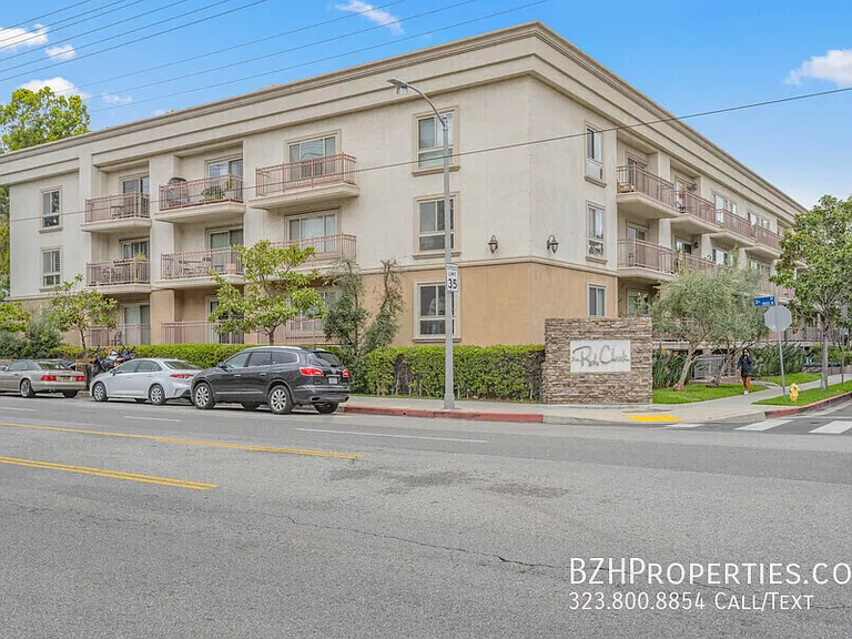 141 S Clark Dr #412A — Photo 21