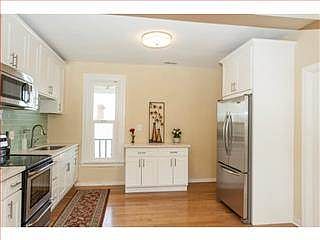 3rd image of 330 Commercial Ave