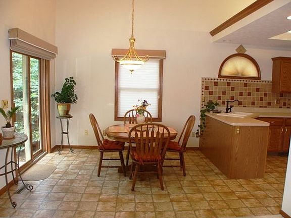 5th image of 22493 Christopher Ct