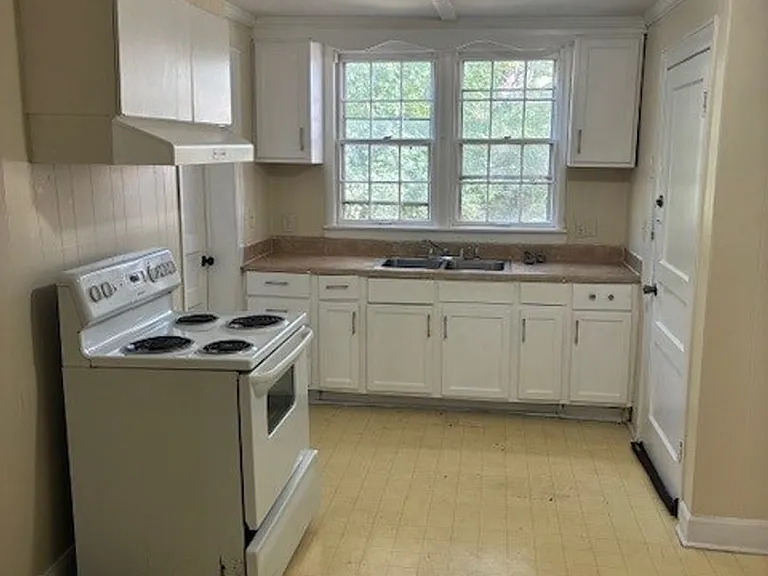 541 Greenwood Ave — Photo 1
