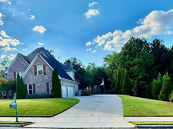 2nd image of 1071 Regency Way