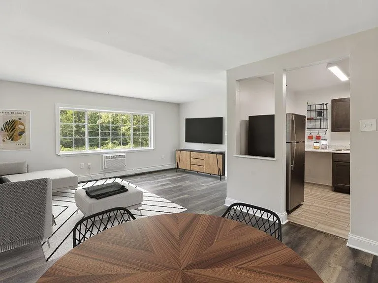 Maple Walk Apartments — Photo 8