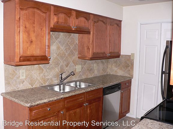 4th image of 5640 Bellaire Dr S
