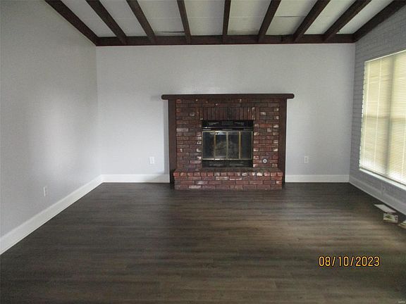 3rd image of 1695 Beverly Dr