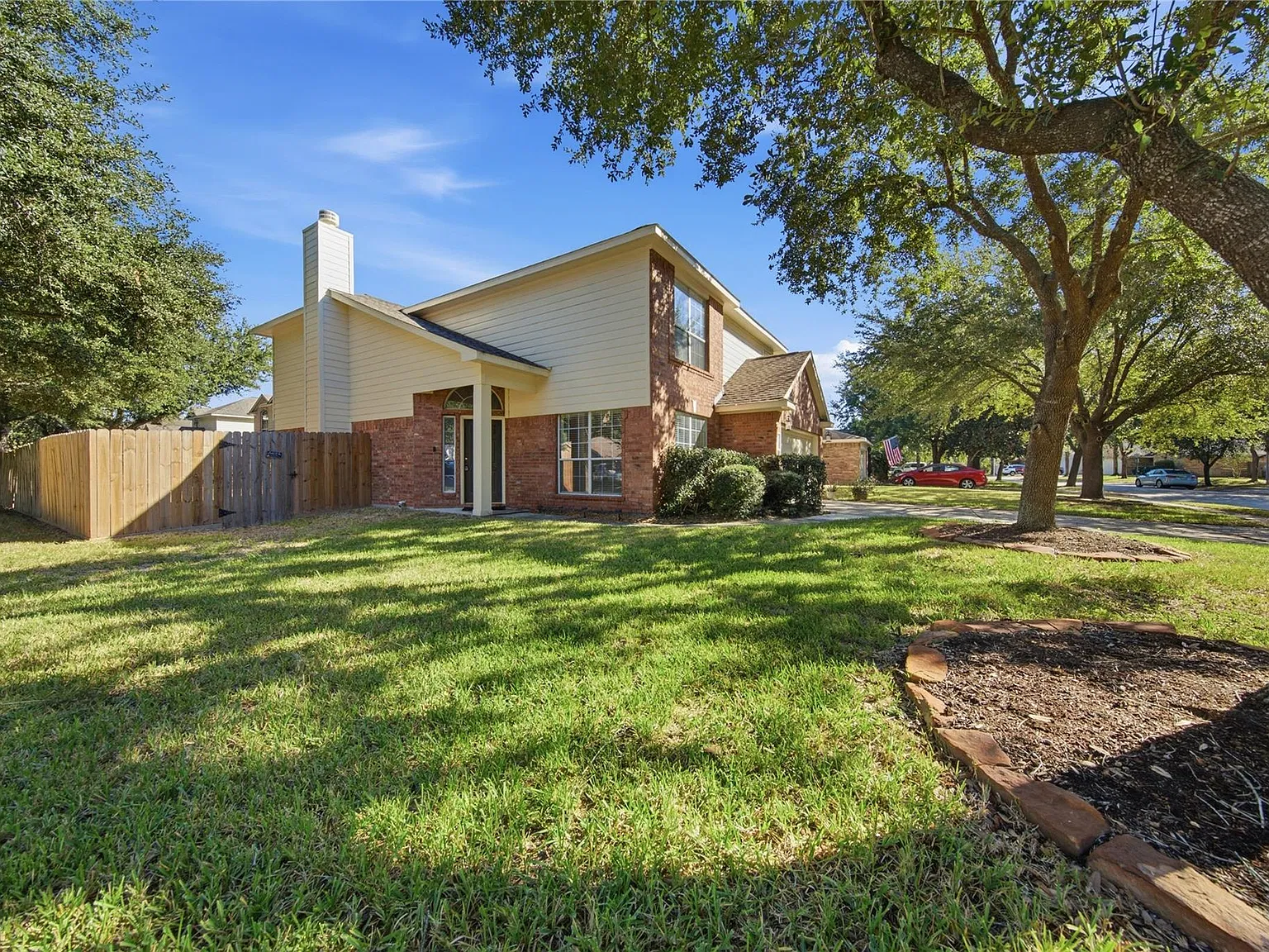 3 bed, 2.5 bath, 2654 sqft, $2,200 — Photo 3