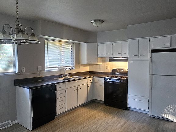 5th image of 5 Blanchette Dr
