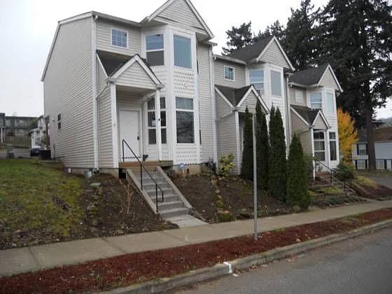 10332 NE Fargo St photo 1