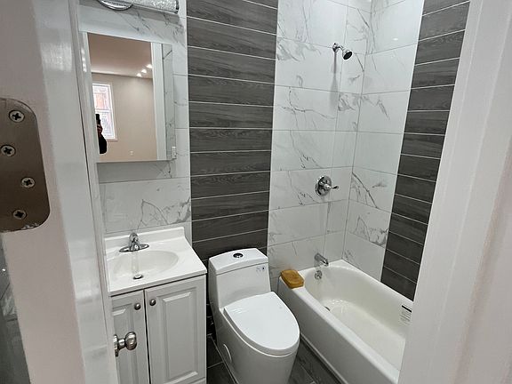 2nd image of 306 Parkville Ave #3