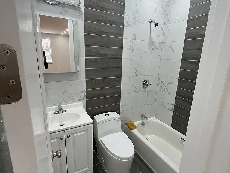 306 Parkville Ave #3 — Photo 2