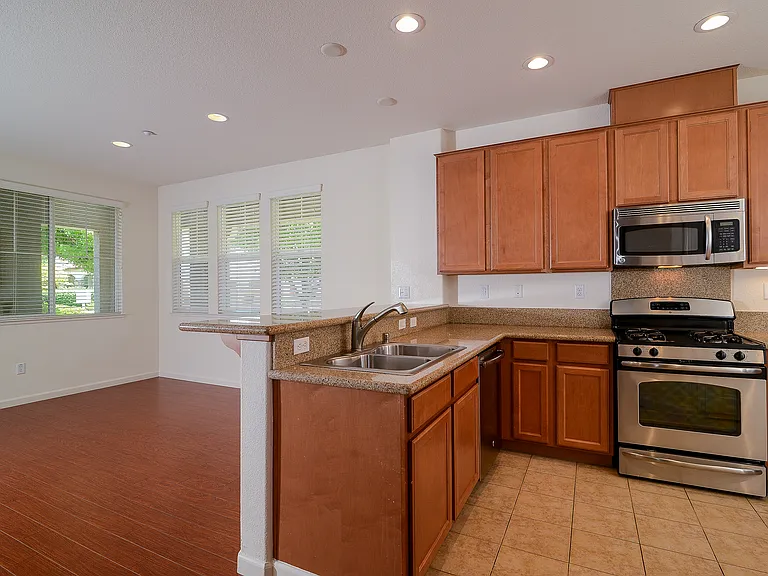 2300 Las Palomas Loop — Photo 4