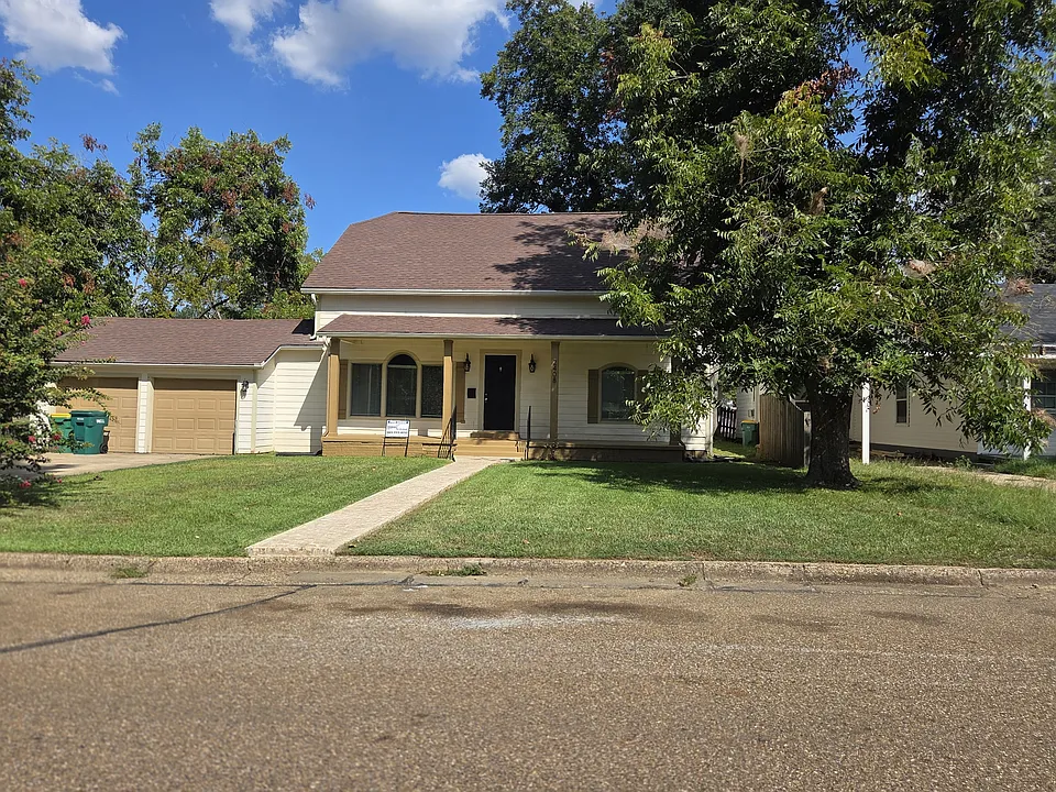 2908 Magnolia St