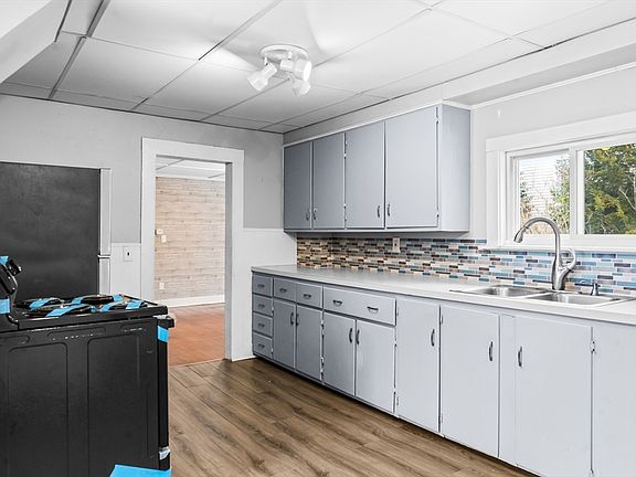 3rd image of 77 Wheeler St