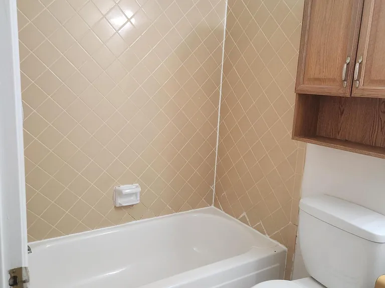 1212 Chelwood Park Blvd NE #4 — Photo 11