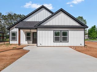 707 3rd St, Bridgeport, TX 76426