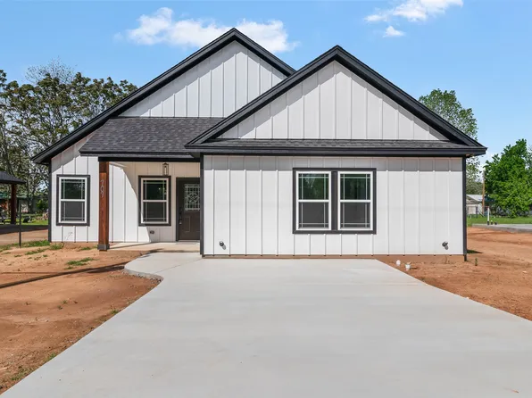 707 3rd St, Bridgeport, TX 76426