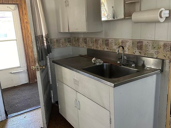 4th image of 2804 Campbell Ave