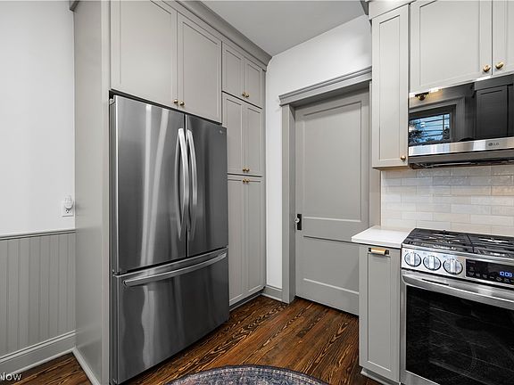 5th image of 150 Denison Ave