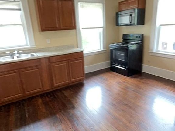2nd image of 1334 Chapman Ave SW #1