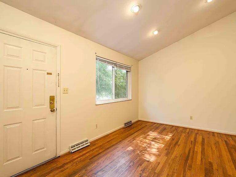 77 W Northwood Ave — Photo 8