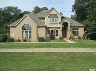 1808 Winged Foot Dr, Pekin, IL