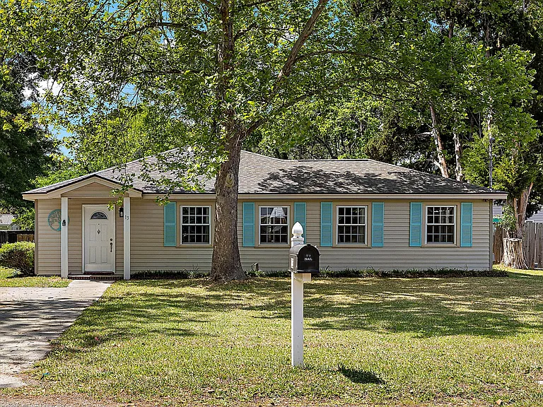13 Joyce Ave — Photo 1