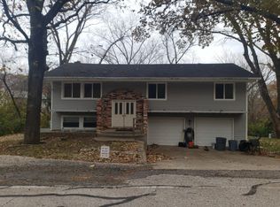 6795 NW Cross Rd, Parkville, MO 64152