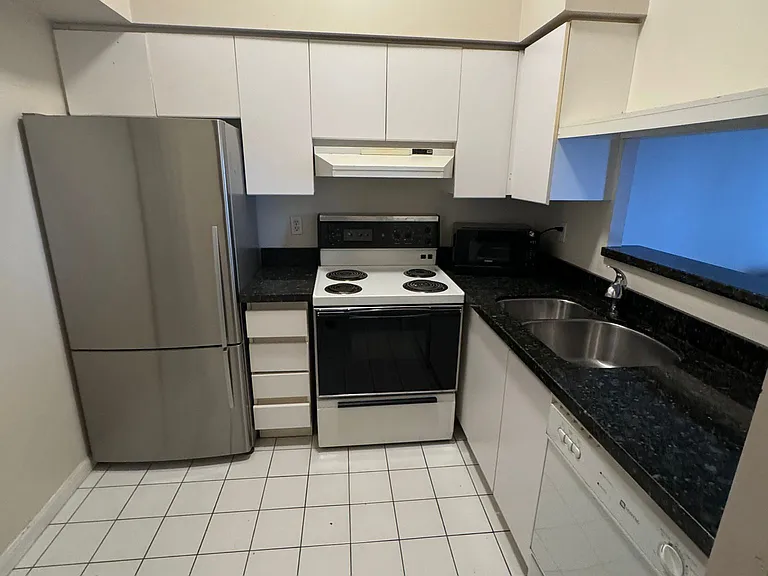 24 Wellesley St W #2407 — Photo 6