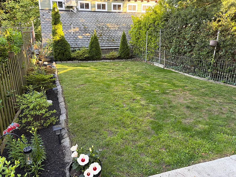 214 Rochelle Ave #1 — Photo 8