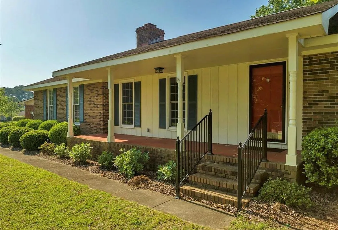 3 bed, 2.5 bath, 2044 sqft, $2,350 — Photo 3