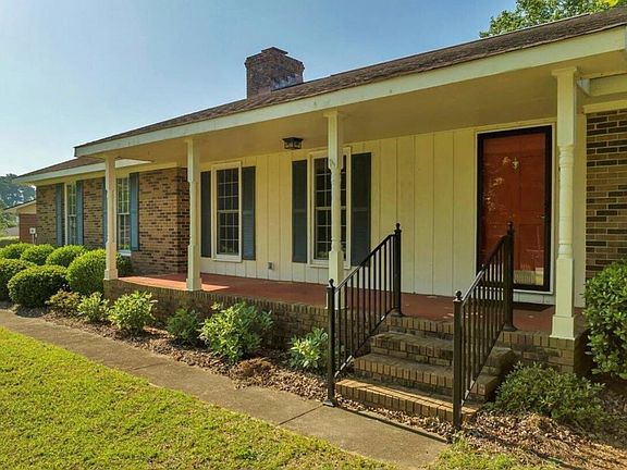 3rd image of 904 Chapel Ridge Dr