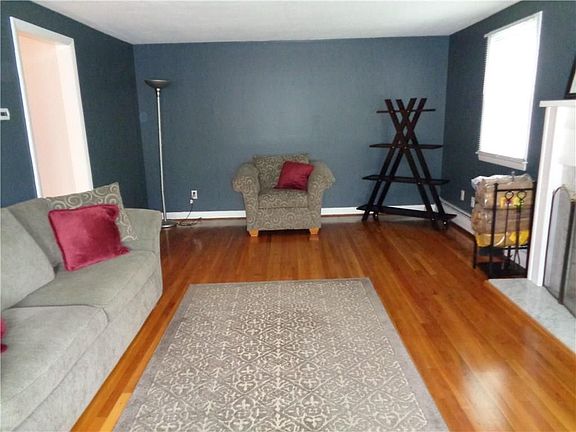 3rd image of 29 Kingswood Dr