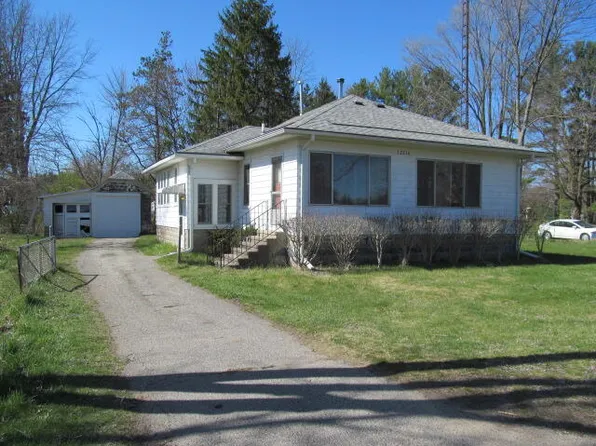 12236 Crockery Creek Dr, Ravenna, MI 49451