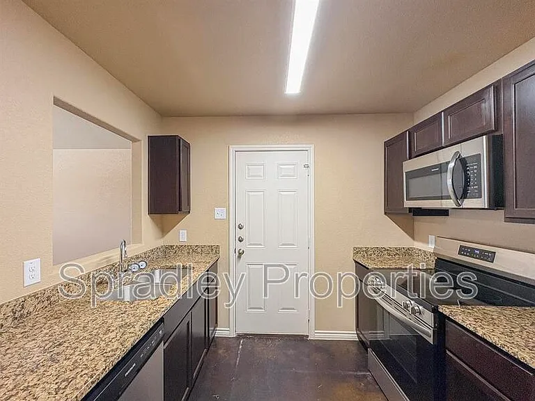 1032A Mason Dr — Photo 4