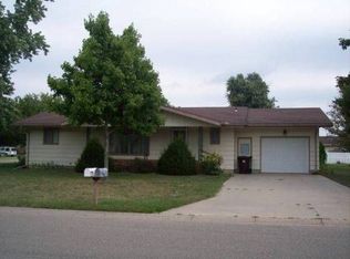 106 W Maple St, Moundridge, KS 67107