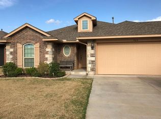 904 Laurel Creek Dr, Yukon, OK 73099