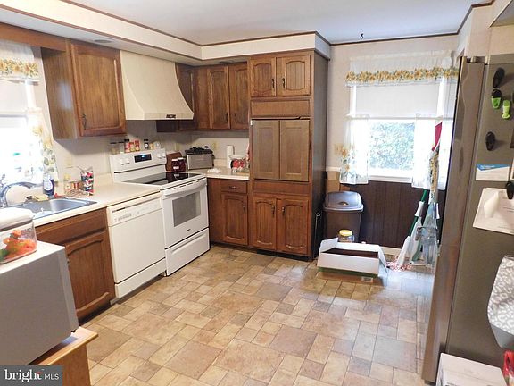 5th image of 27 W Specht St