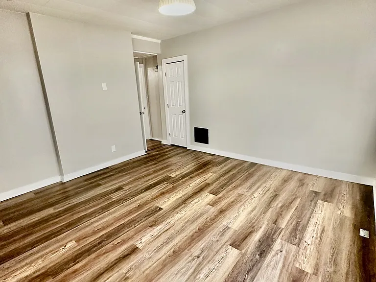 618 E Vine St — Photo 10