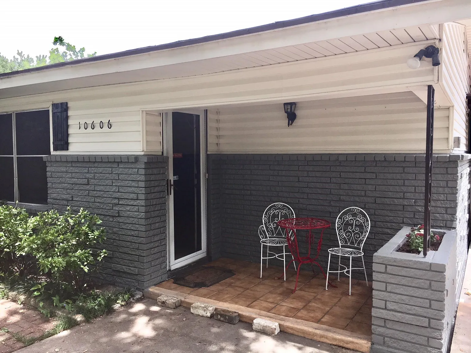 3 bed, 2.5 bath, 1920 sqft, $2,300 — Photo 2