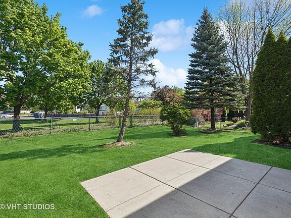 2nd image of 1424 Summerhill Dr