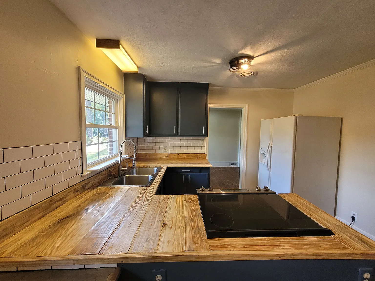 305 Vance Rd — Photo 3