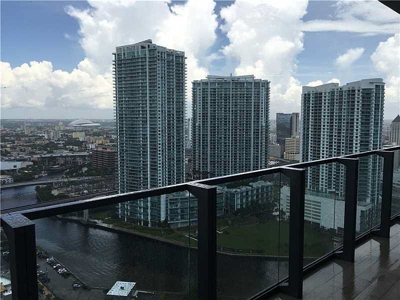 1st image of 68 SE 6th St APT 2616