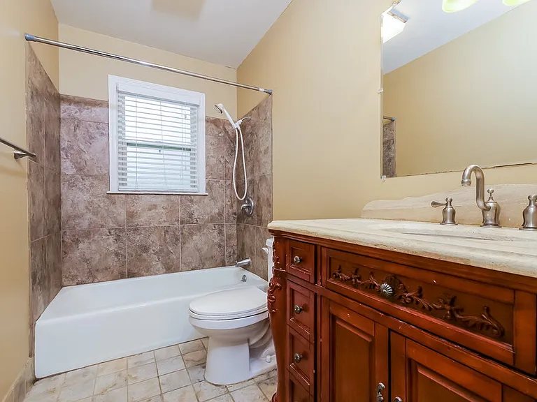 9915 Westgate Ln — Photo 16