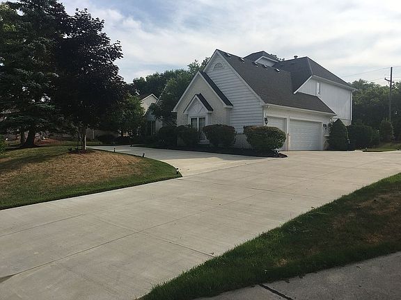 3rd image of 30744 Huntsman Dr E