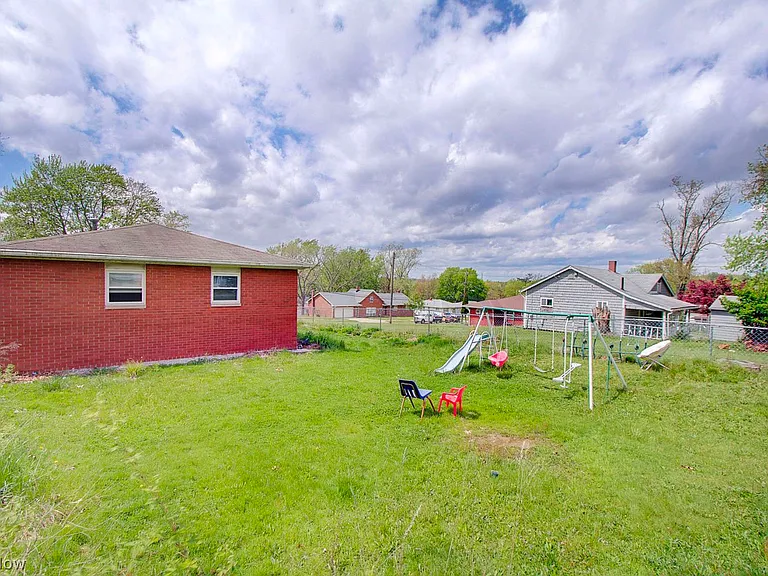 1445 Hyde Park Ave — Photo 4