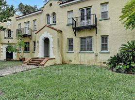 1508 McDuff Ave S
