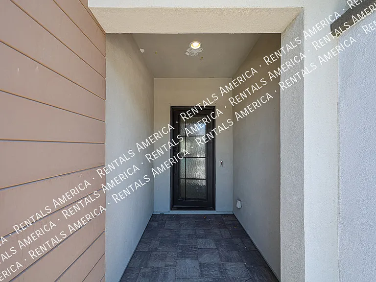 1530 E San Carlos Way — Photo 4